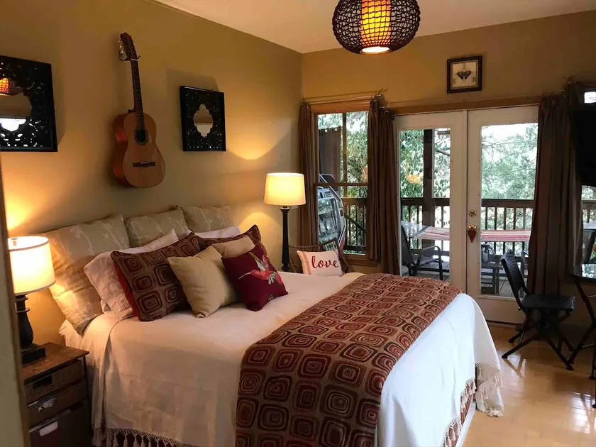 Beautiful River Retreat Studio Apt - Image 1