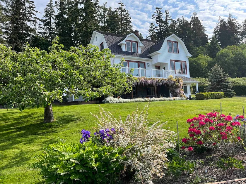 Farmhouse Getaway - Image 1