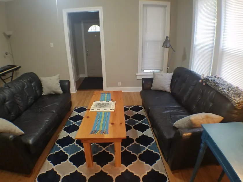 4Bedroom Home Close to UofI and Downtown Champaign - Image 1