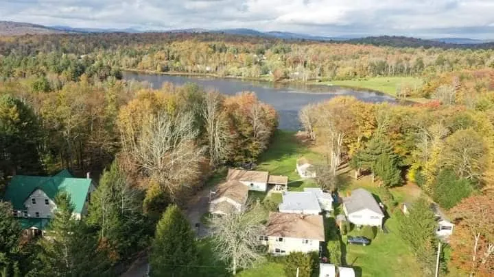 Catskills mountains beautiful lakeside home - Image 1