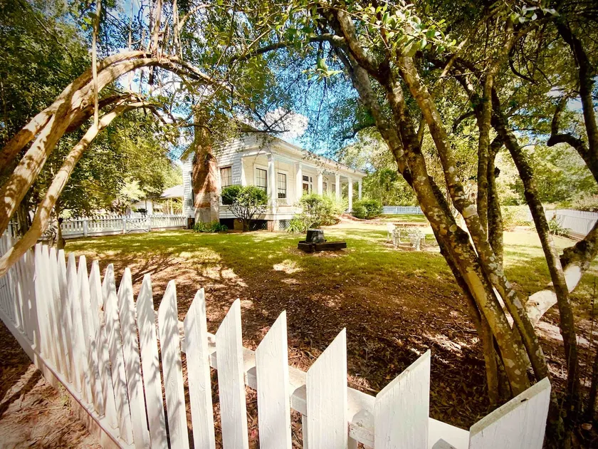 SWEARINGEN PLACE. Est. 1840 Historic Keachi - Image 1