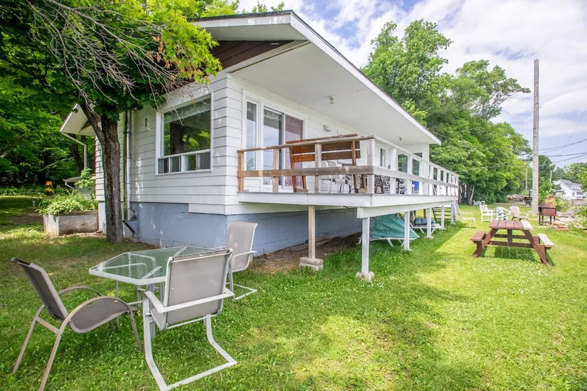 Chalet Danneau, on the banks of the Île d'Orléans river - Image 1