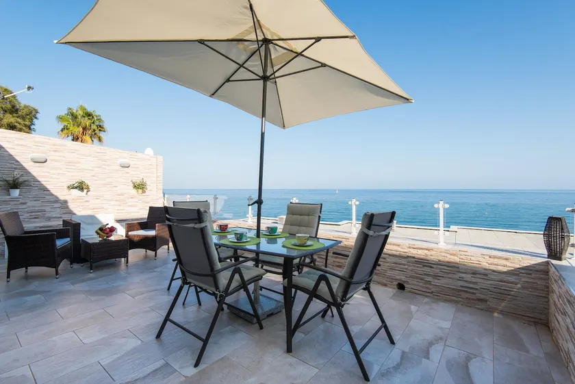 Seashore Bungalow Stunning - Image 1