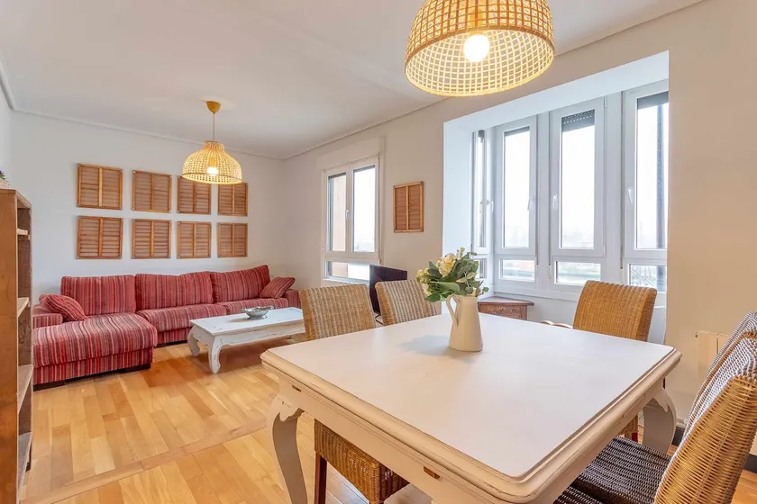 Apartamento frente Ría Bilbao, cerca del metro - Image 1