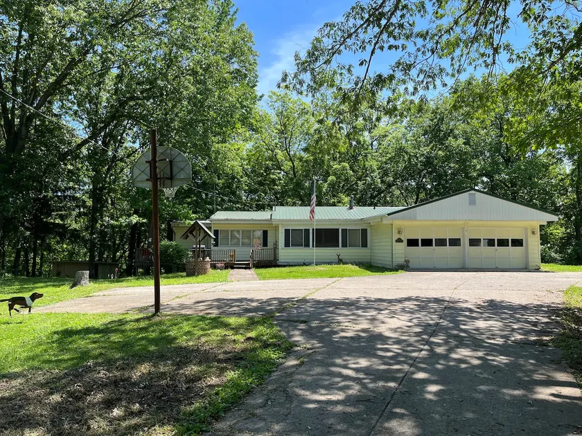 Moms Place, LLC Lodging and Hunting - Image 1