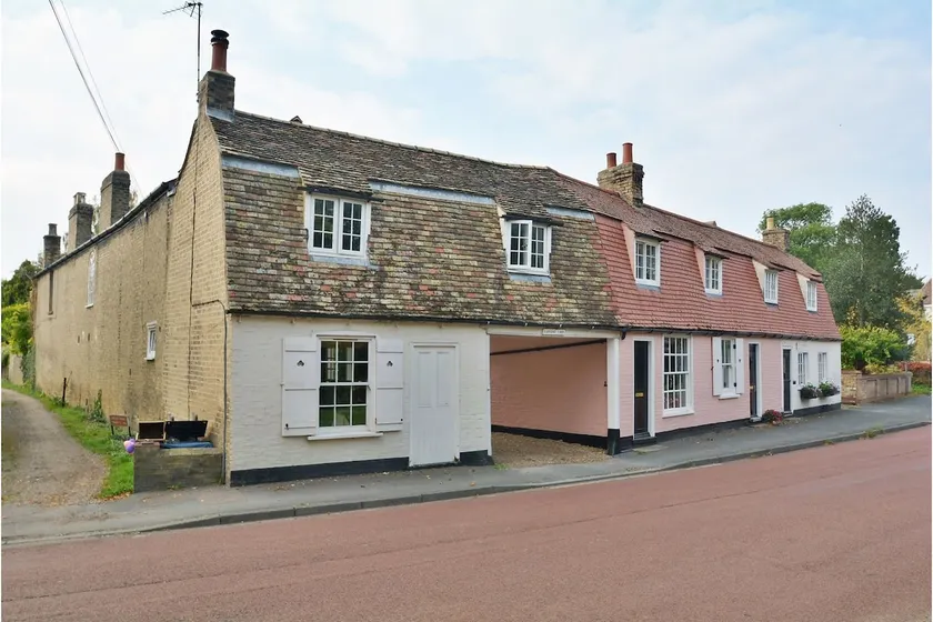 Cosy Courtyard Cottage sleeps 4 with Log Burner, close to Cambridge - Image 1