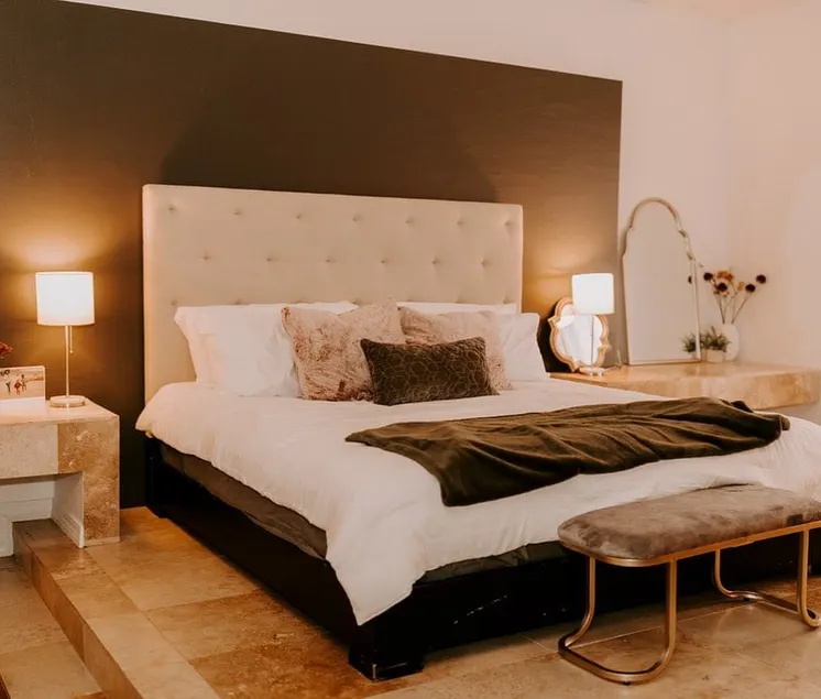 One Of A Kind Spacious Downtown Penthouse - Image 1