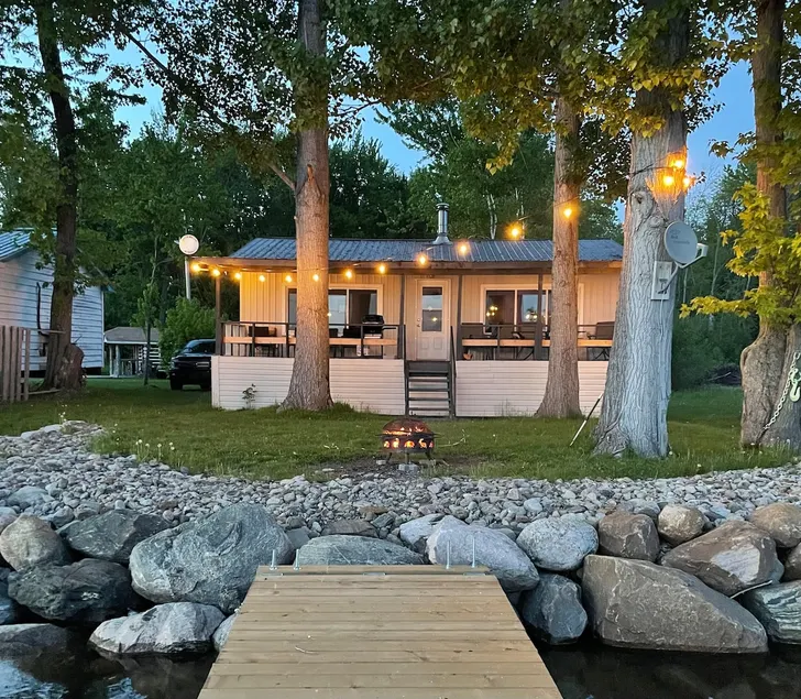 2 Bedroom Cottage on the Ottawa River - Image 1