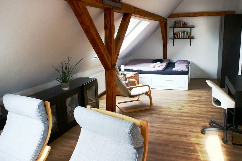Cozy attic apartment/studio by the lake, quick to the main station! - Image 1