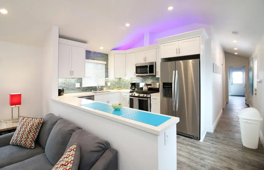 Renovated Cottage, Private Yard, 2 blocks to Beach - Image 1