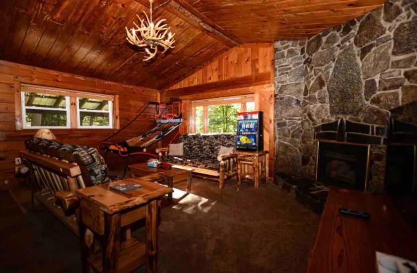 Cozy Cabin with fire pit hot tub centrally located - Image 1