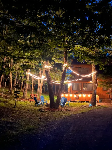 WALK TO ALL AMENITIES in fun 4 season community!! - Image 1