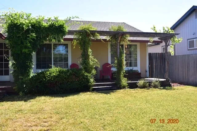Sonoma County Oasis w/ complimentary wine - Image 1