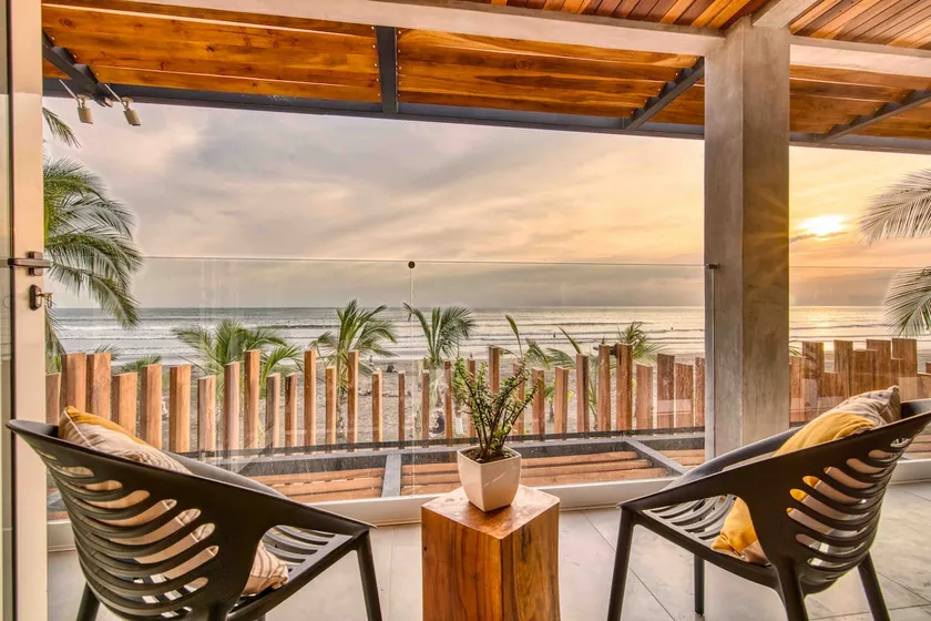 Modern Stylist 3 BR Beach House, w/Private Pool & Fast WiFi. - Image 1