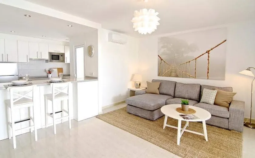 Ground floor apartment suite with private garden - Image 1