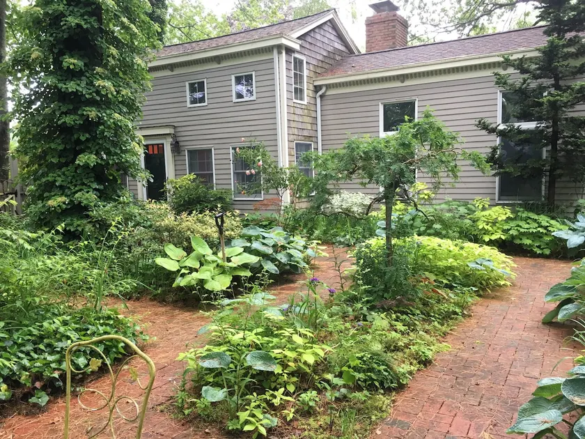 Beautiful Garden-Surrounded Colonial - Image 1