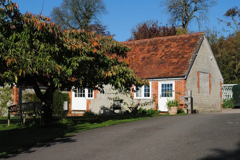 Cosy Wiltshire cottage with views - Image 1