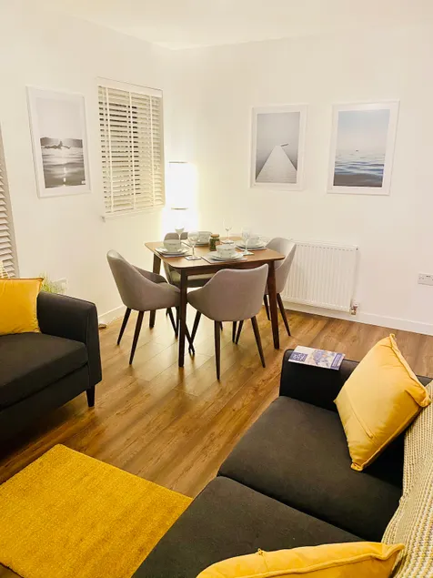 FRESH AND CLEAN APARTMENT ---STIRLING--- - Image 1