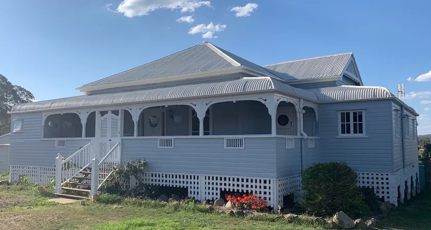 Renovated Queenslander with a pool close to town! - Image 1