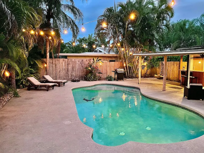 Near Downtown Ft Lauderdale PRIVATE HEATED POOL HOME 4 BEDROOM - Image 1