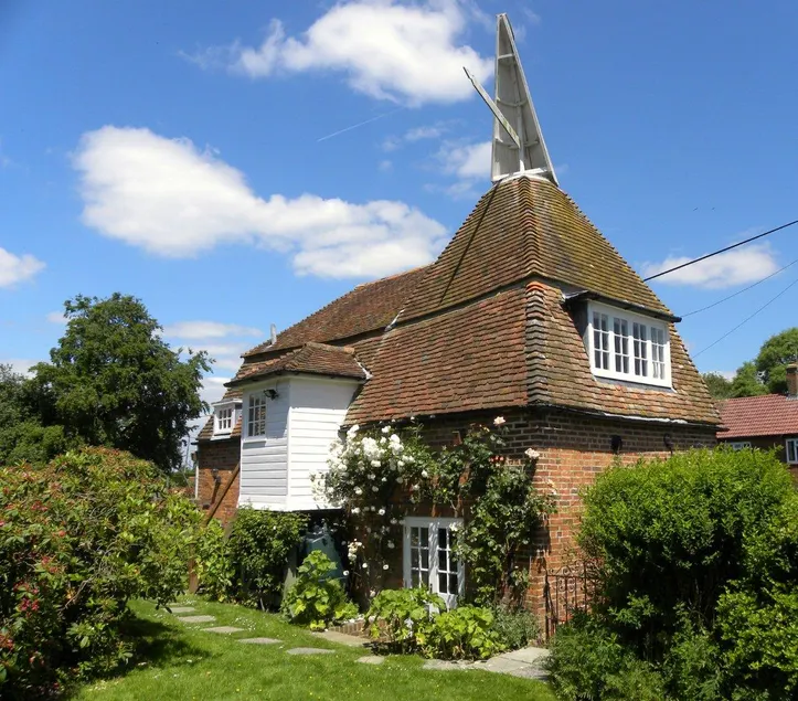 Delightful pet-friendly oast with enclosed garden on Kent/Sussex border near Rye - Image 1
