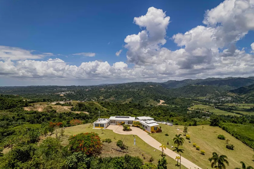 Peaceful and Scenic Mountain Retreat - Image 1