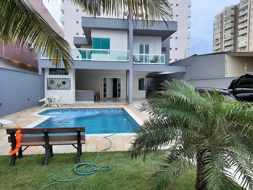 Beach house, 5 Suites, Right on the sand, Heated Pool - Image 1