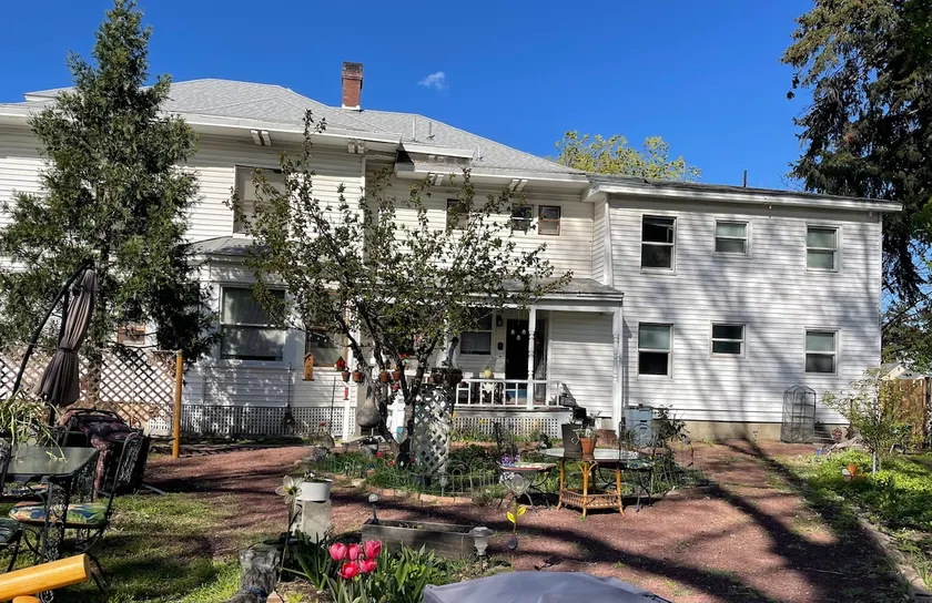 Private garden apartment close to downtown - Image 1