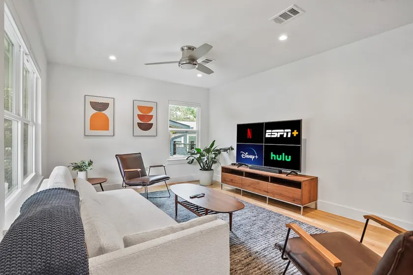 Modern home close to Moody Center, Mueller, & DT - Image 1
