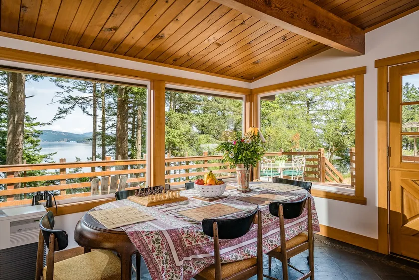 Summer is here! Welcome to the crown Lopez Isla! - Image 1
