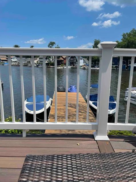 Lake Life, bring your boat/waverunner/ice skates - Image 1