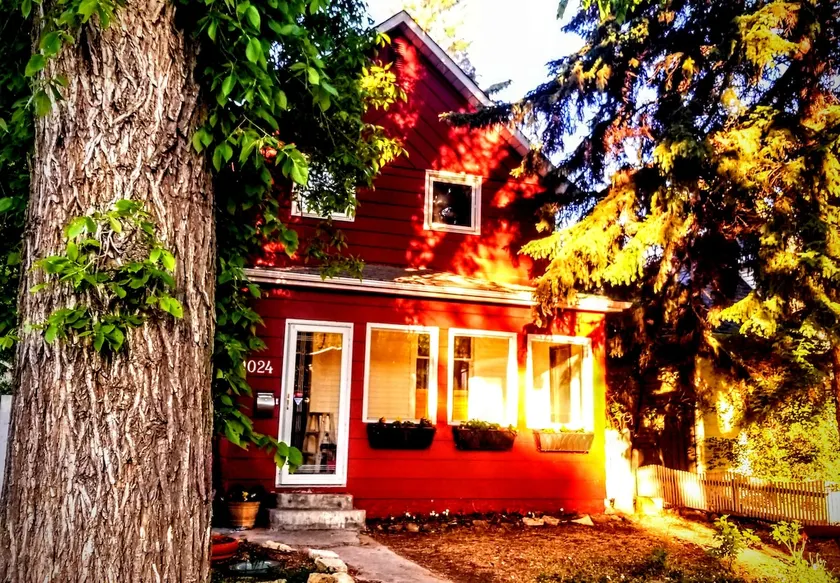 The Ruby Retreat, Whole House+Finnish Health Sauna - Image 1