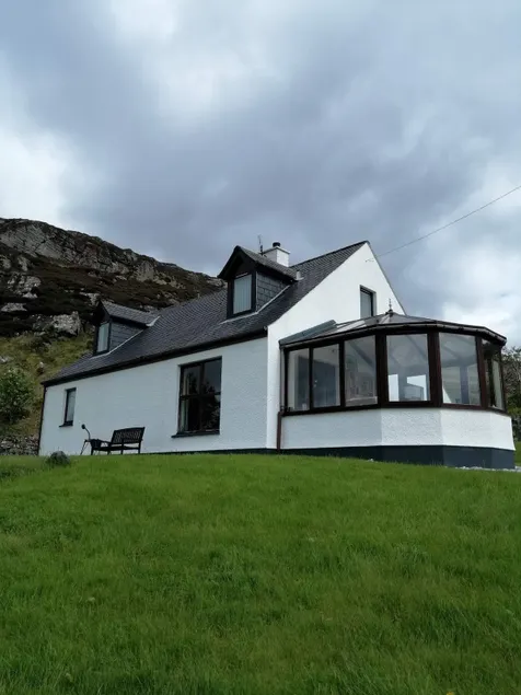 Top floor apartment with stunning sea views - Image 1