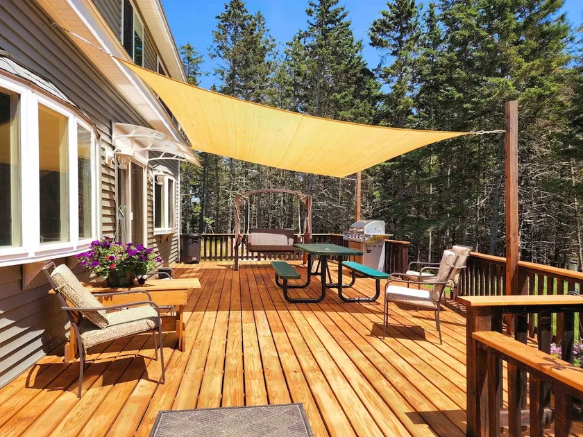 Open, bright and fully furnished 2 bedroom home - Image 1