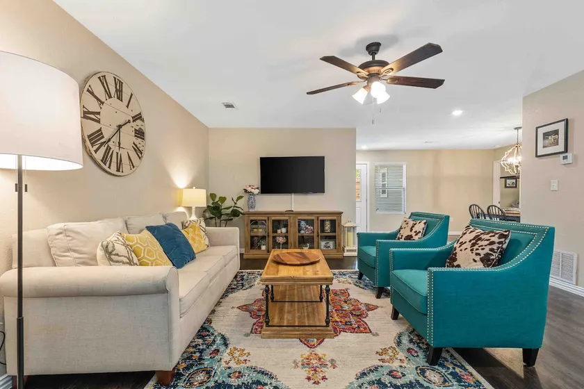 Spacious 4BR Family Home • Near TCU & Cultural Dis - Image 1