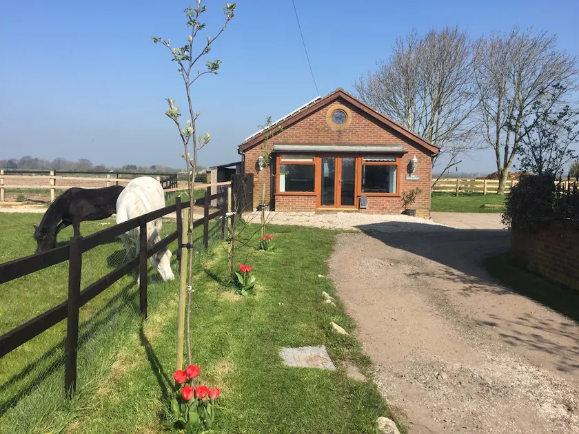 Cosy, self-contained rural bungalow – peaceful countryside escape - Image 1
