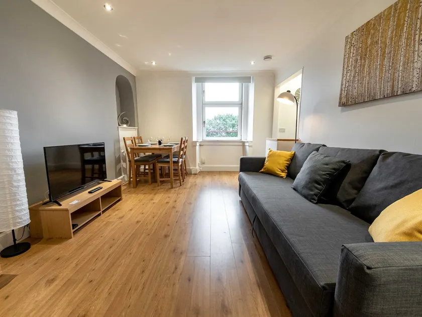 ☆Bright Apartment, Near University + City Centre☆ - Image 1