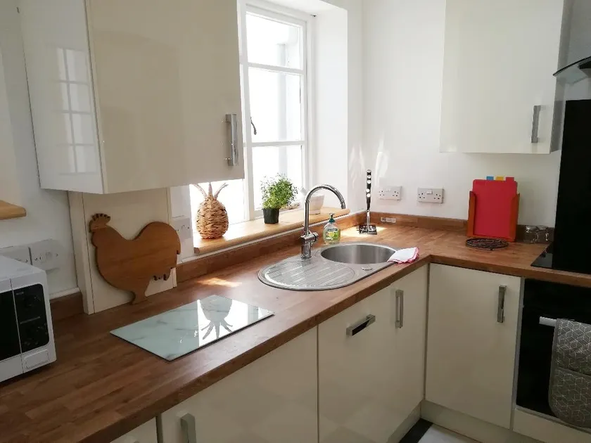 Cottage close to Beach, Pub & Amenities - Image 1