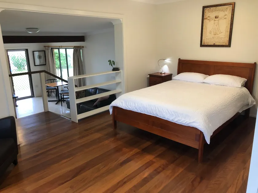 Seaside Sawtell Studio ~ Mountain Views ~ Wi-Fi ~ - Image 1