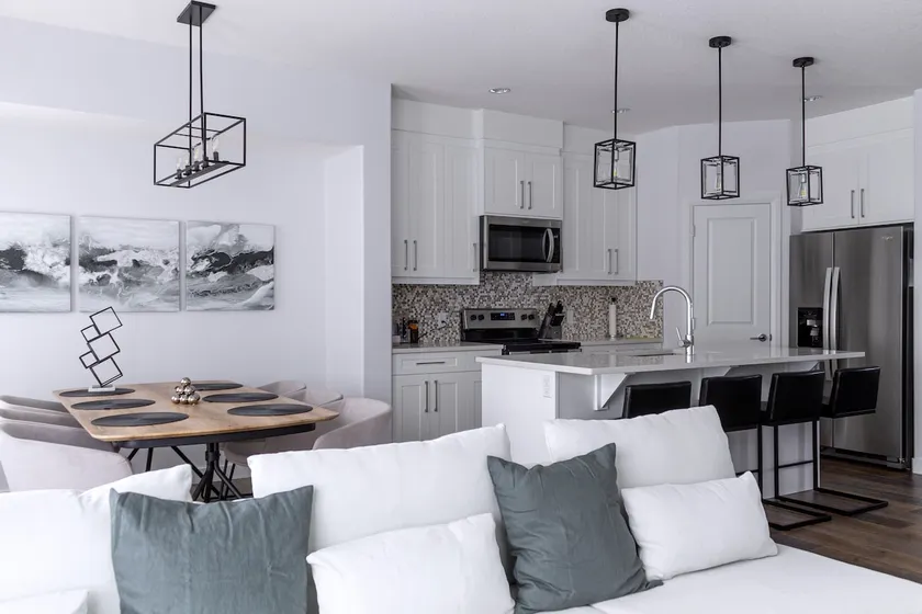 Stylish, Modern 4 Bdrm Home in Convenient Location - Image 1