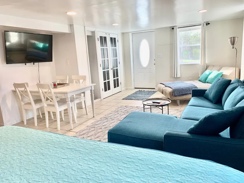 Novi Lakes Home Very Clean/Cozy Coffee & Treats - Image 1