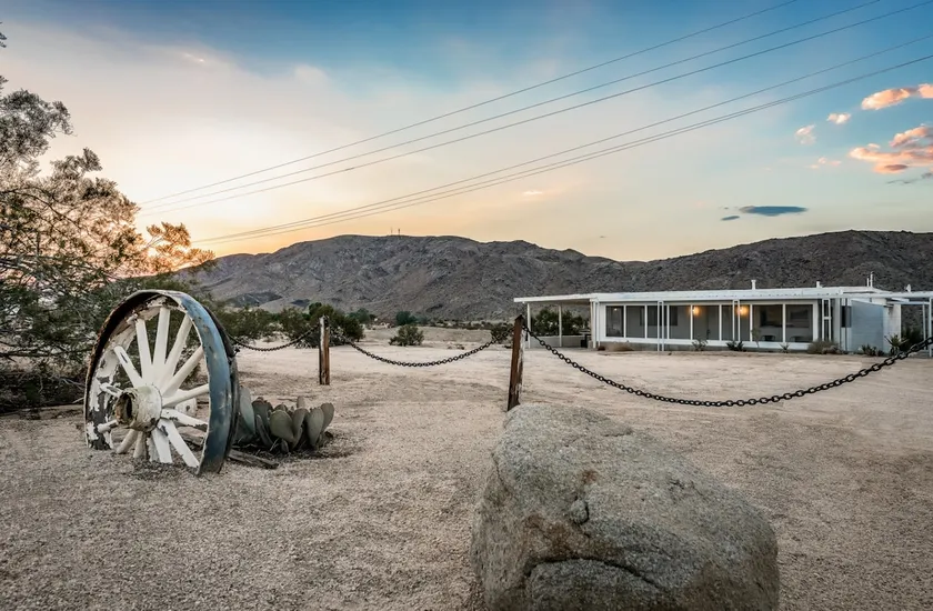 The Joshua Tree Whitmore House + Hot Tub - Image 1