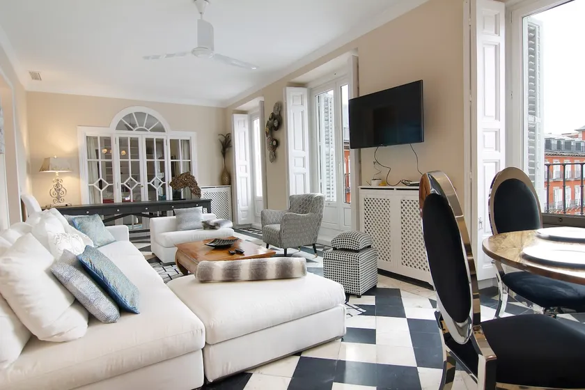 Stylish flat Plaza Mayor, 190 m2, 3BR, 2BTH bright - Image 1