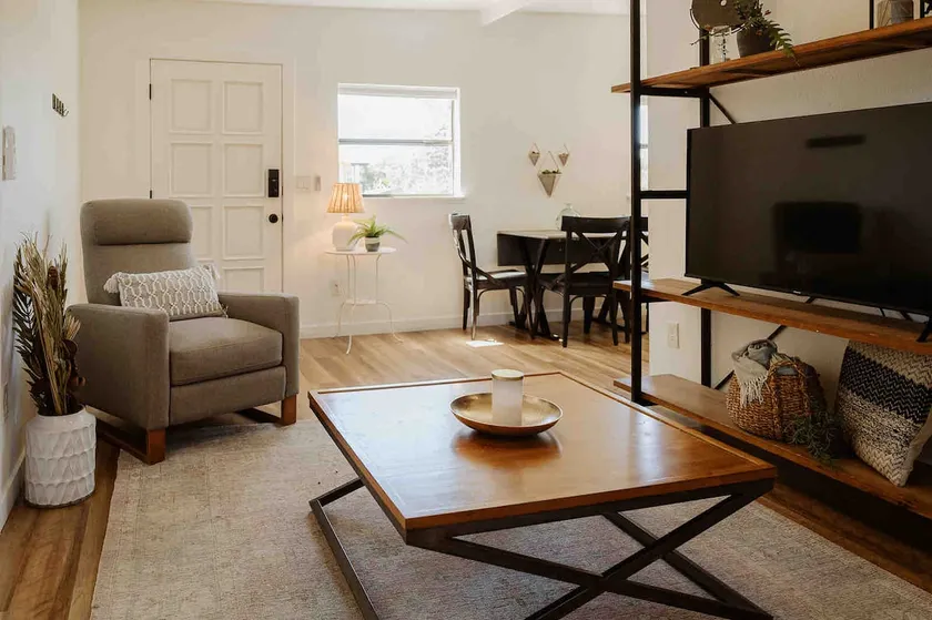 Quiet & Spacious 1BR Modern Bungalow Retreat - Image 1