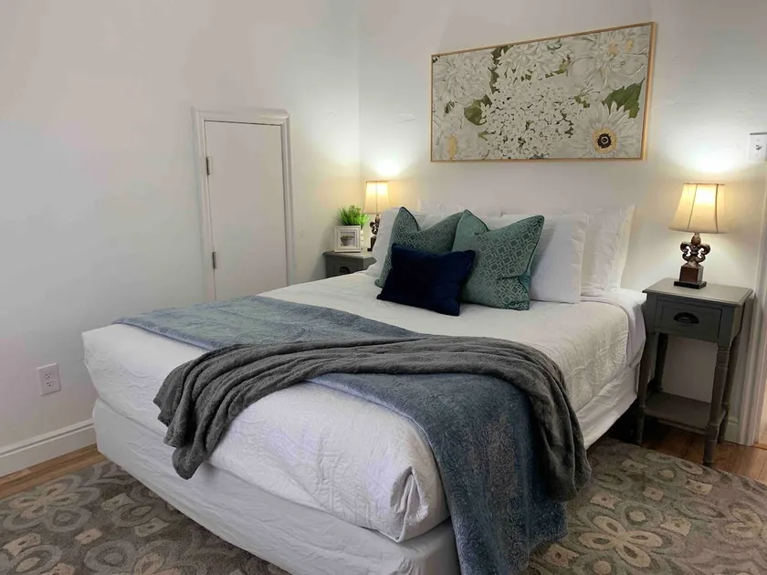 Jailer`s Cottage | 130-Year-Old Gem | Sleeps 12 - Image 1