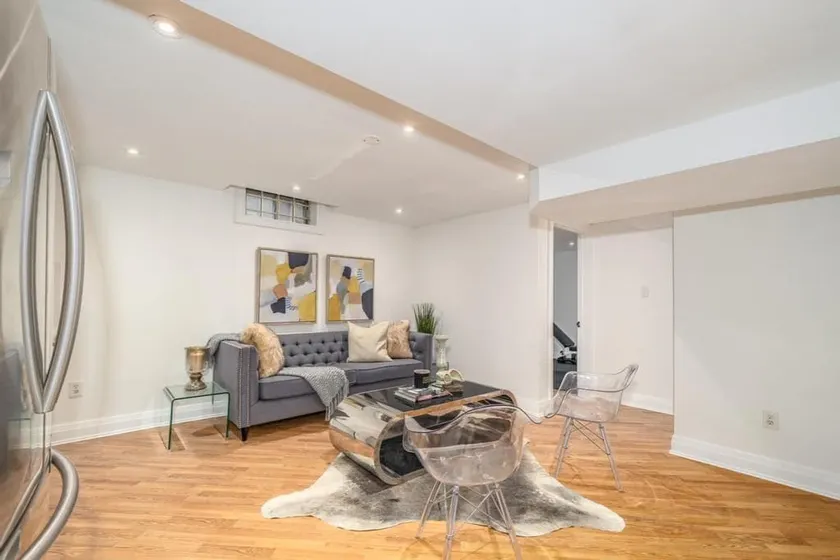 Sleak, bright 3 bedroom home with parking! - Image 1
