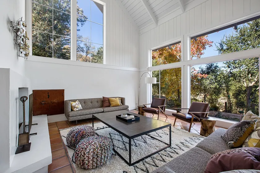 Spacious Country Escape with Pool & Views - Image 1