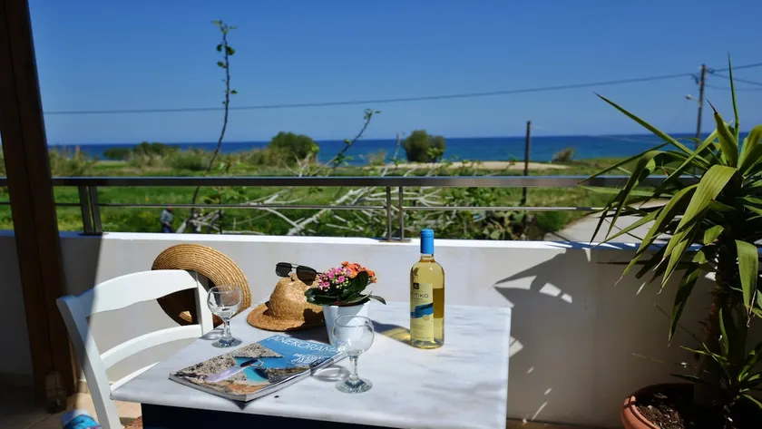 Coastal 3-Bedroom Home with Private Pool & BBQ l 150m from the sea! - Image 1