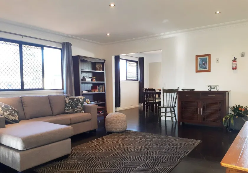 Laid-back Redland Bay - Image 1
