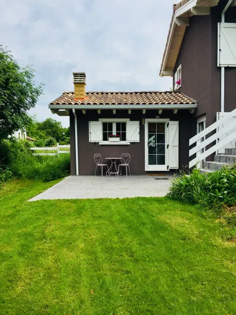 A little house next to the forest and a panoramic barrel - Image 1